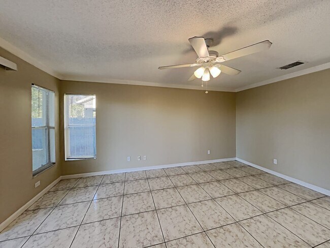Foto del edificio - 700 McLean Ct