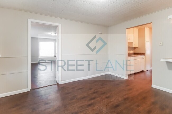 Building Photo - REDUCED!