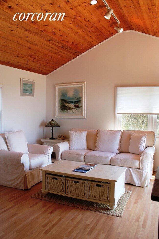 Foto del edificio - 171 Old Montauk Hwy