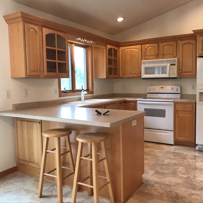 4608 Canterbury Ct NW, Rochester, MN 55901 House Rental in Rochester