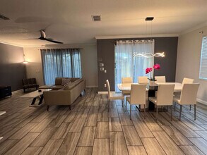 Building Photo - 4718 Kings Castle Cir