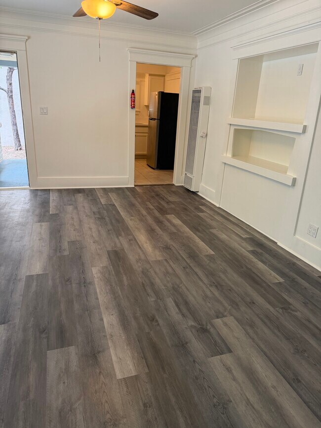 Foto del edificio - 309 E Wilson Ave