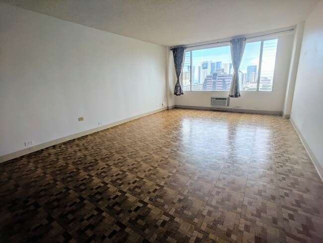 Foto del edificio - Spacious partly furnished Studio with electric/water utilities and no parking at Pacific Grand