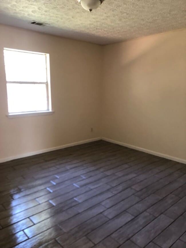 Building Photo - 252 Stonebridge Dr