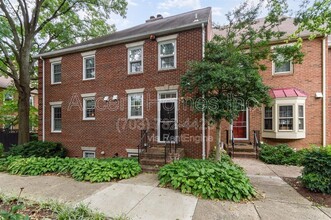 Building Photo - 449 Old Town Ct