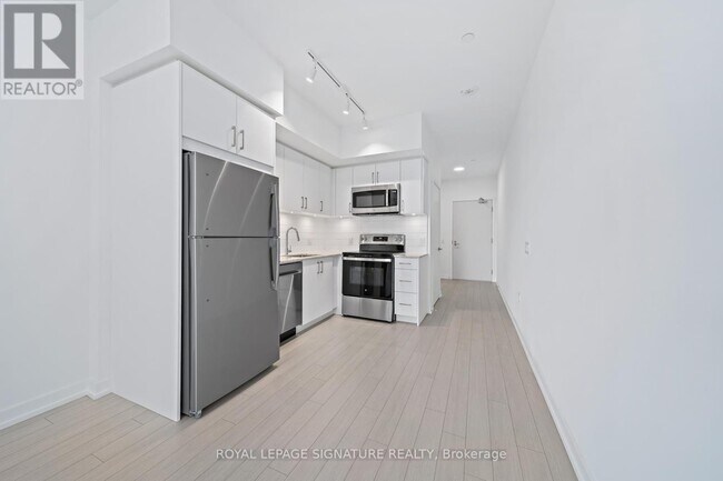Photo du bâtiment - 4010 Eglinton Ave W