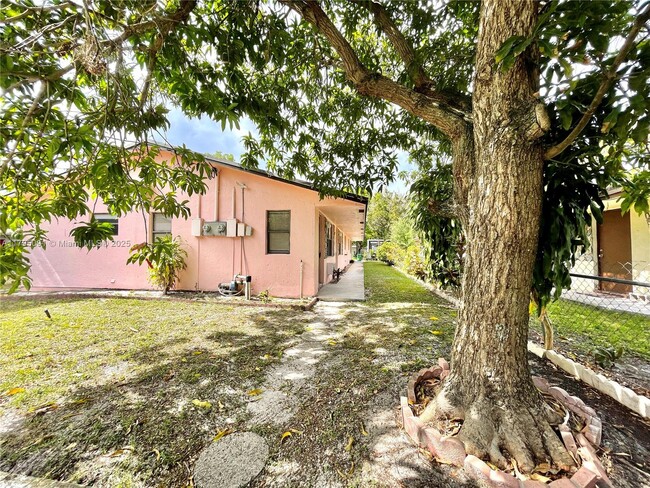 Foto del edificio - 247 SW 7th St