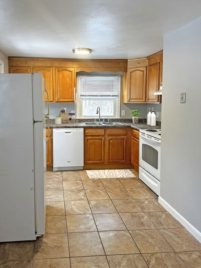 Building Photo - 66 Old Concord Turnpike