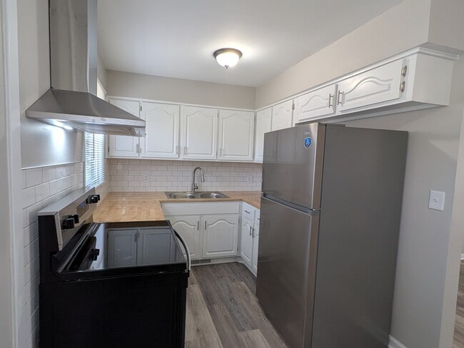 Foto del edificio - 702 W 39 St N