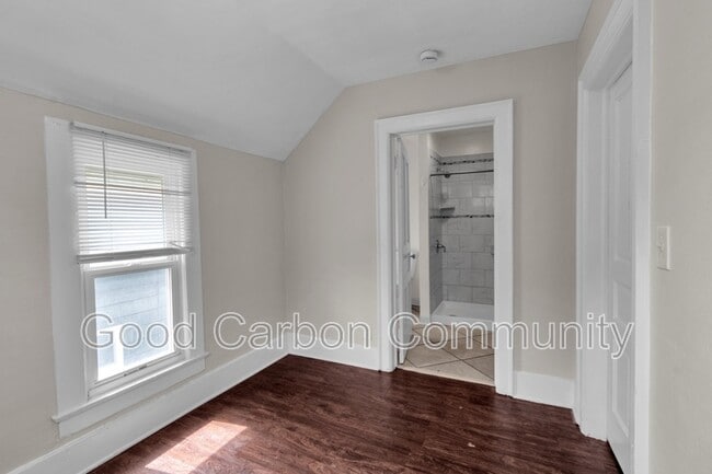 Building Photo - 331 Schenck St