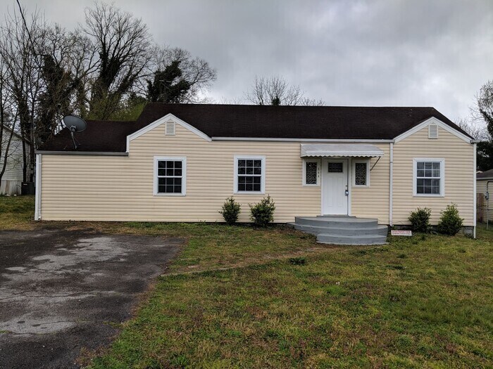 Foto principal - 3 Bedroom, 1 Bath - East Nashville Gem, Wa...