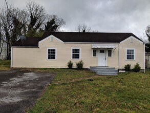 Building Photo - 844 Seymour Ave