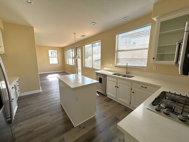 Foto del edificio - TORREY PINES DR CHINO HILLS 91709 (4 BED/ 2 BATH)