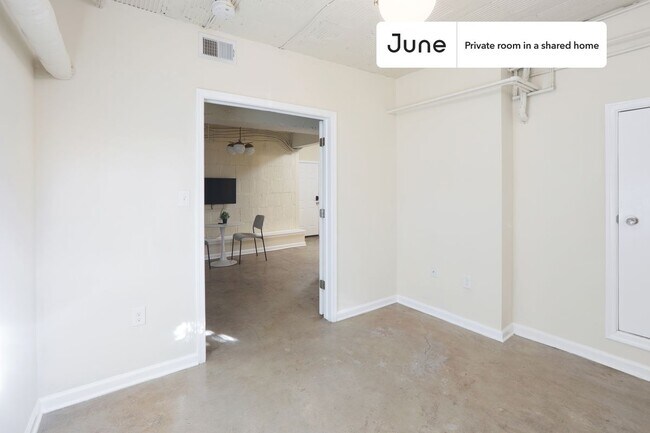 Foto del edificio - Room in Shared 5 bed/2 bath home