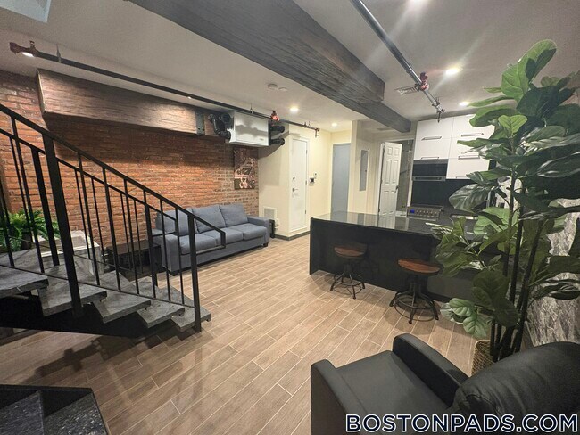 Building Photo - 1028a Commonwealth Ave