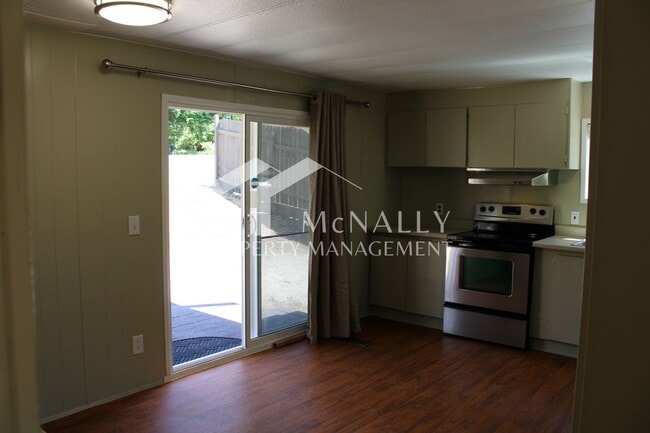 Building Photo - Lakefront Living in Lakebay