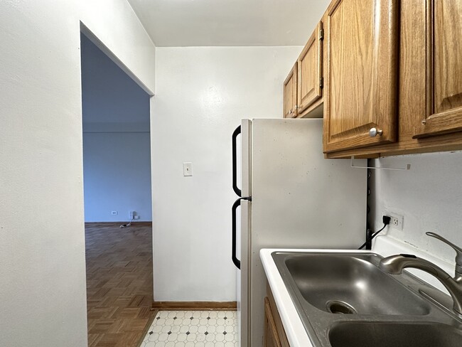 Building Photo - 4180 N Marine Dr