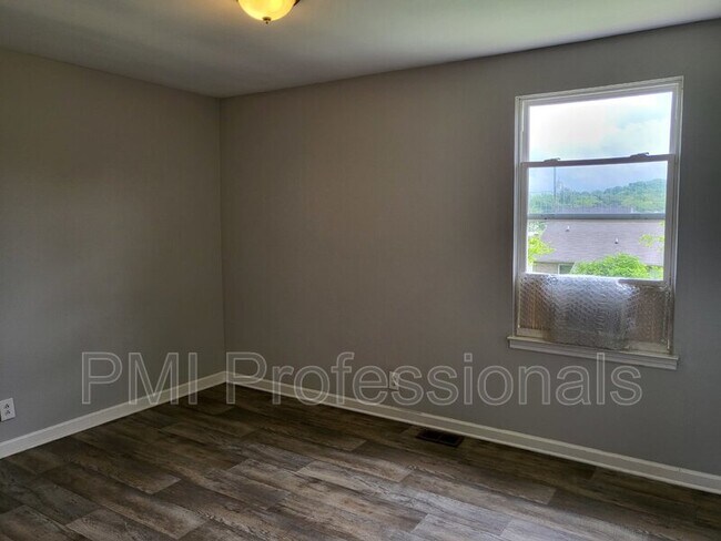 Building Photo - 3604 Willow Creek Ct
