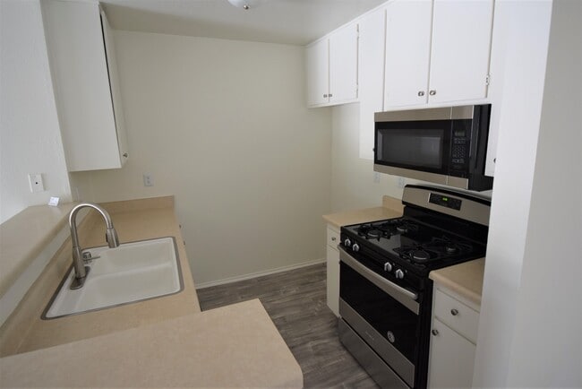 Building Photo - 5400 Morella Ave