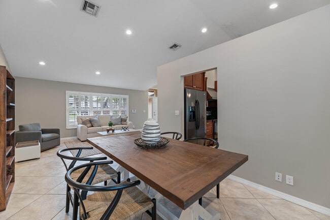 Building Photo - 13773 Sheffield St