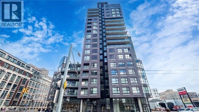 Photo du bâtiment - 1 Victoria St S