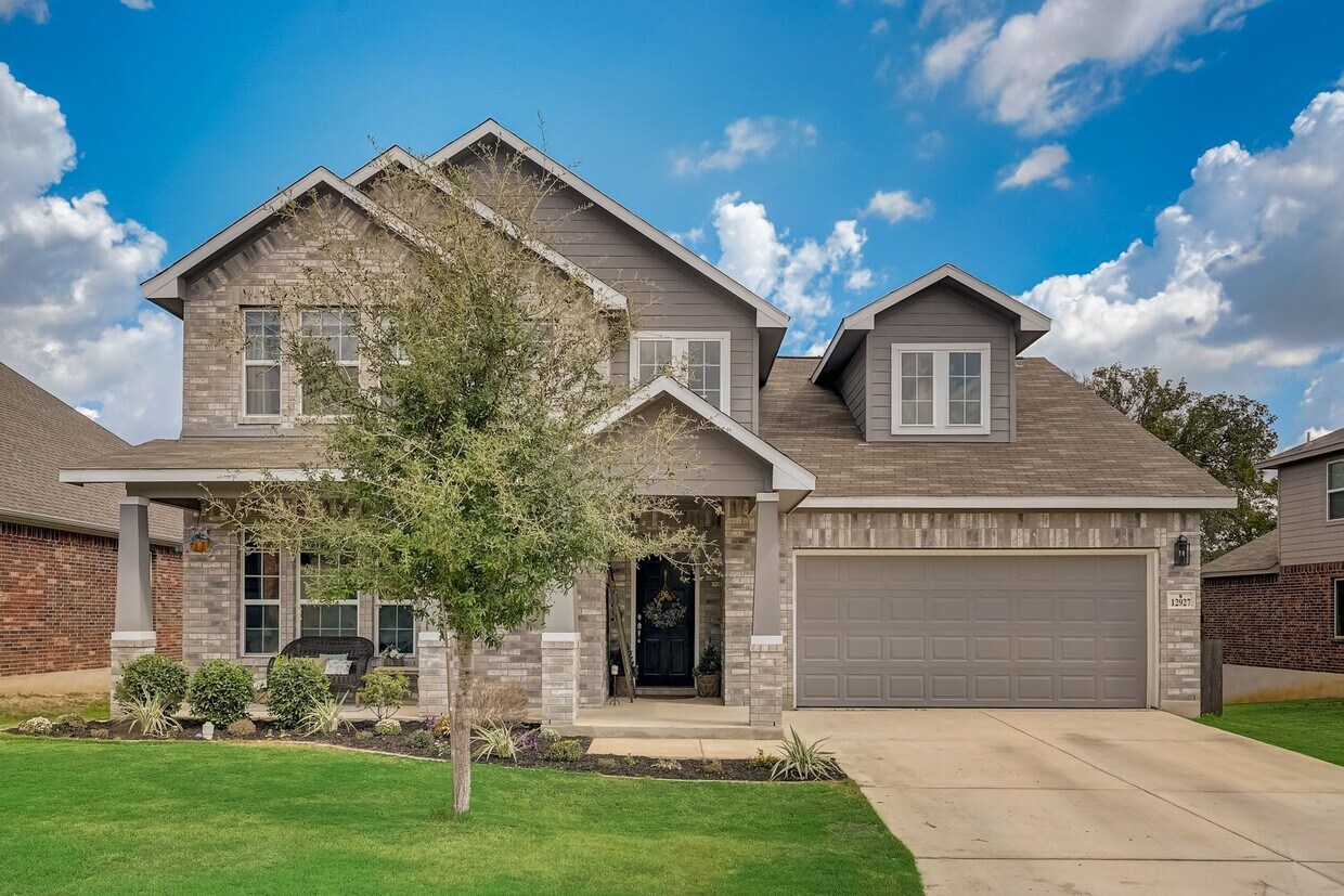 Primary Photo - 4 Bedroom/3 Bath home w/Community Pool!