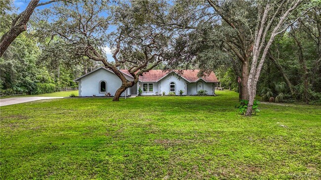 Foto del edificio - 884 W Massachusetts St