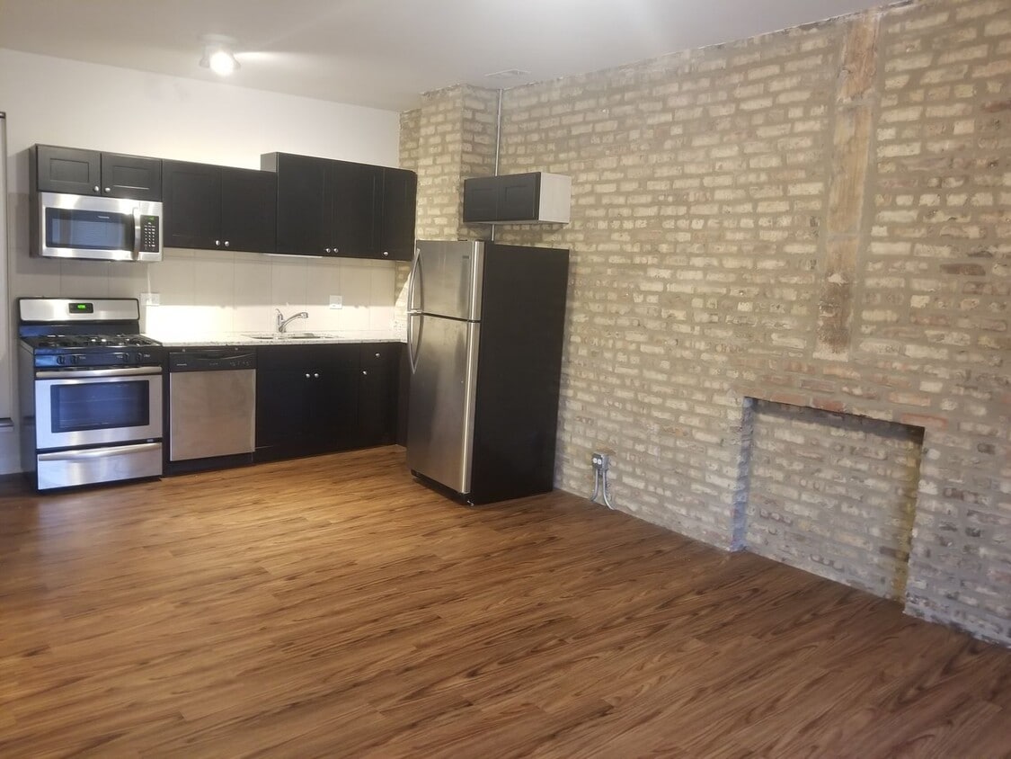 Building Photo - 3550 W Lawrence Ave