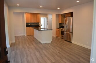 Building Photo - 813 Pier Ave