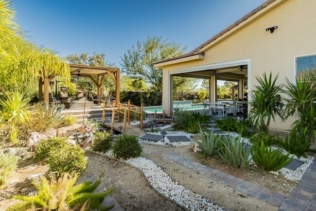 Foto del edificio - 8396 Sweetwater Creek Way