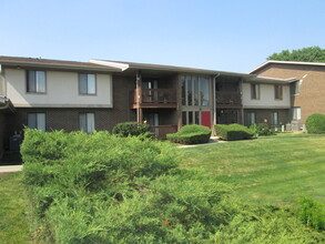 Building Photo - 800 Brook Dr