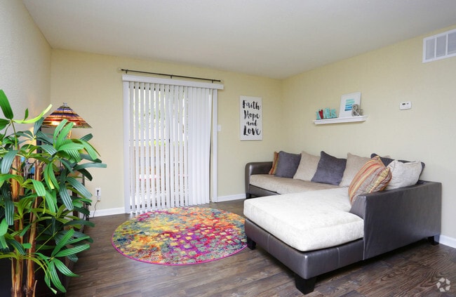 Interior Photo - Falls at Clear Lake Apartments