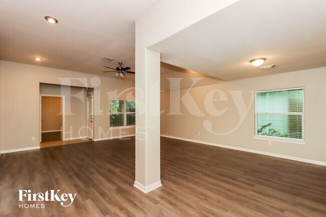 Foto del edificio - 3922 Cary Creek Dr