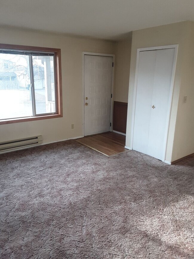 Building Photo - 6962 Winchester Dr