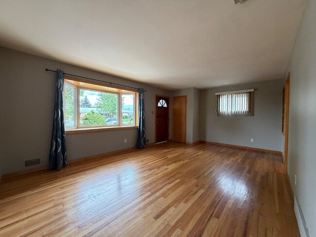 Foto del edificio - ~Availalbe Now~ Beautiful Four Bedroom House in Denver!