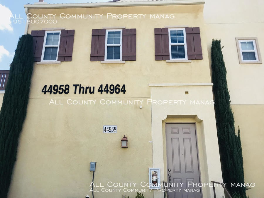 Primary Photo - 3 Bedroom 2.5 Bathroom Tri Level Townhome ...