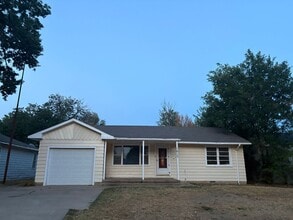 Building Photo - 1617 N Meadowbrook Dr
