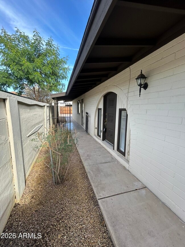 Building Photo - 512 W Malibu Dr