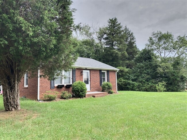 Building Photo - 1447 Miles Rd