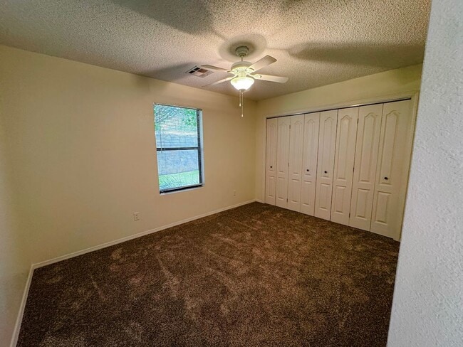 Building Photo - 544 Eagle Dr