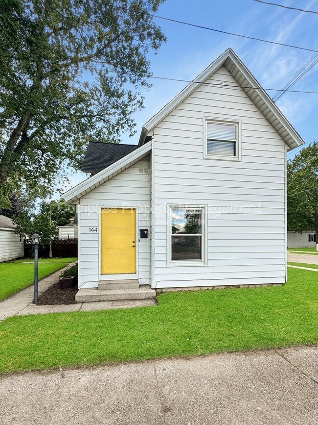 Building Photo - 144 N Elm St
