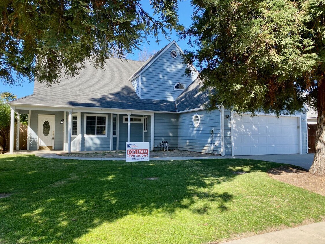 Primary Photo - $2,450 Willow & Nees, 3 Bedroom - N Adler,...