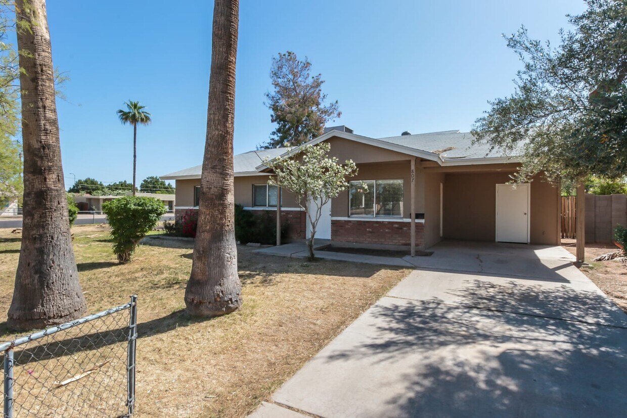 807 S Toltec House Rental in Mesa, AZ