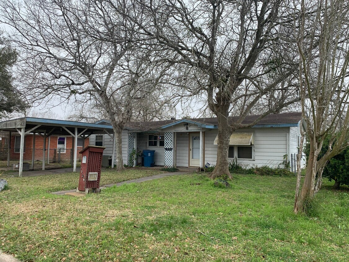 Primary Photo - 1724 Algee St