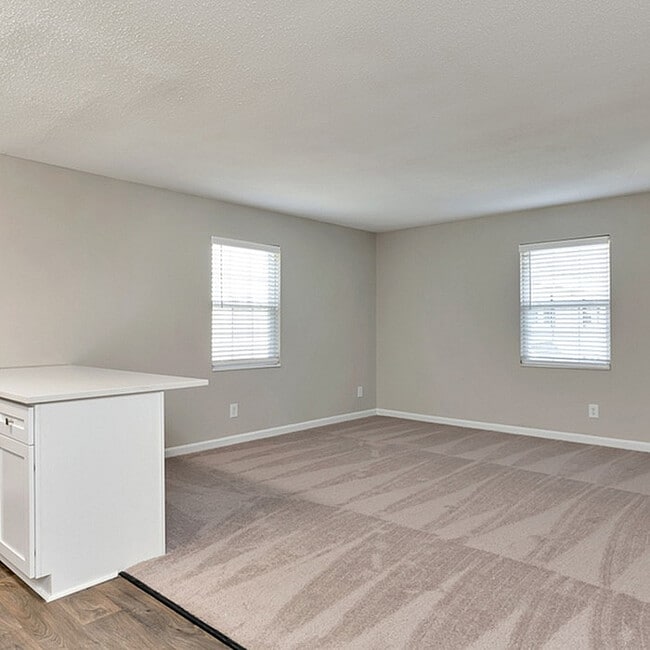 Spacious Living Room - Arbor Creek