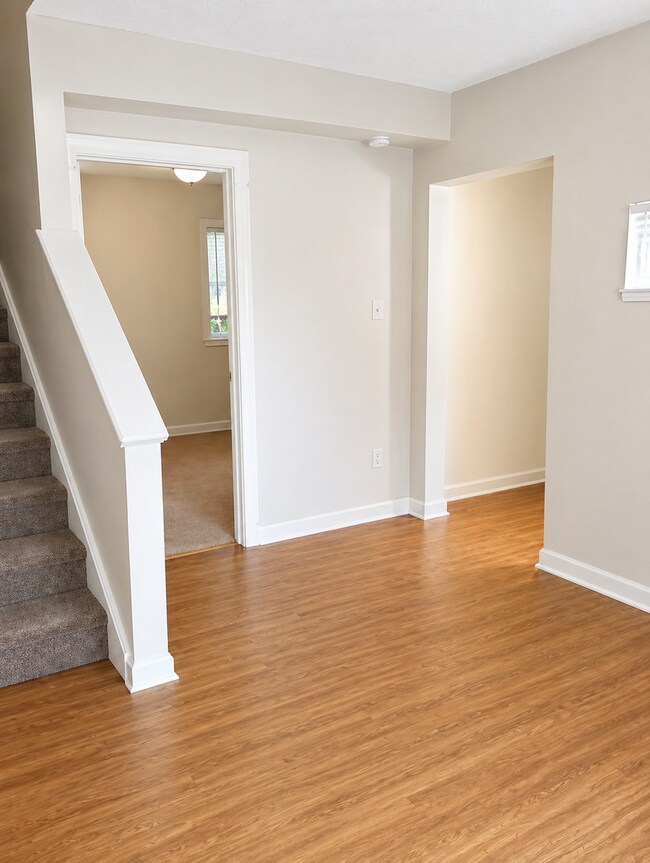 Foto del edificio - ***South Side Duplex Apartment For Rent * Pet Friendly * Walk to E. Carson St. * Available Now * ...