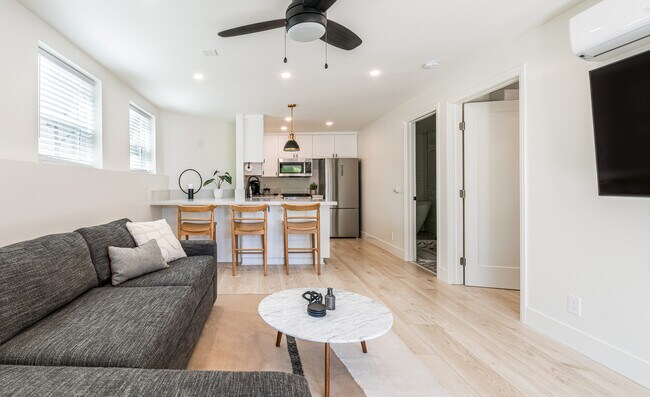 Foto del edificio - 4920 W Mountain View Dr