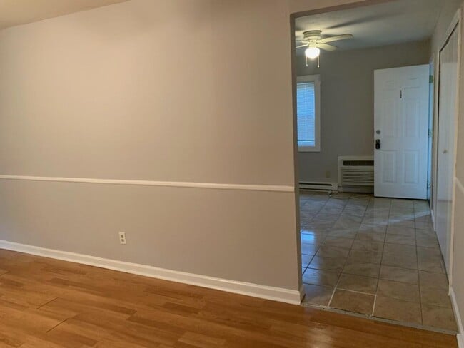 Foto del edificio - 1015A Rosser St Unit #1 - Move-In Ready 2-Bedroom Condo with Peaceful Garden Views