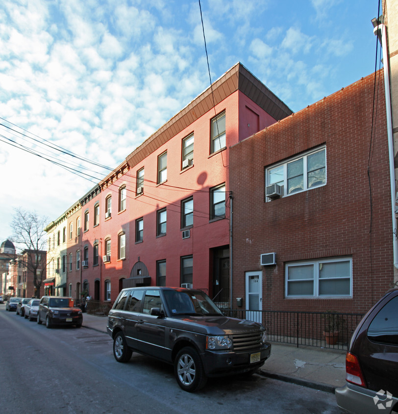 Building Photo - 156 5th St