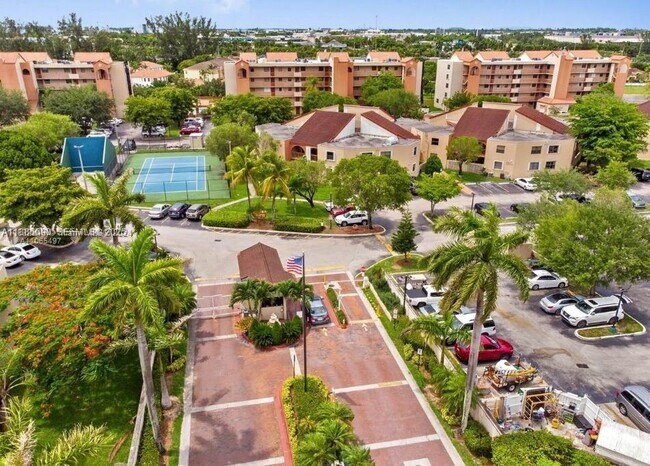 Foto del edificio - 10245NW9STREET NW 9th St